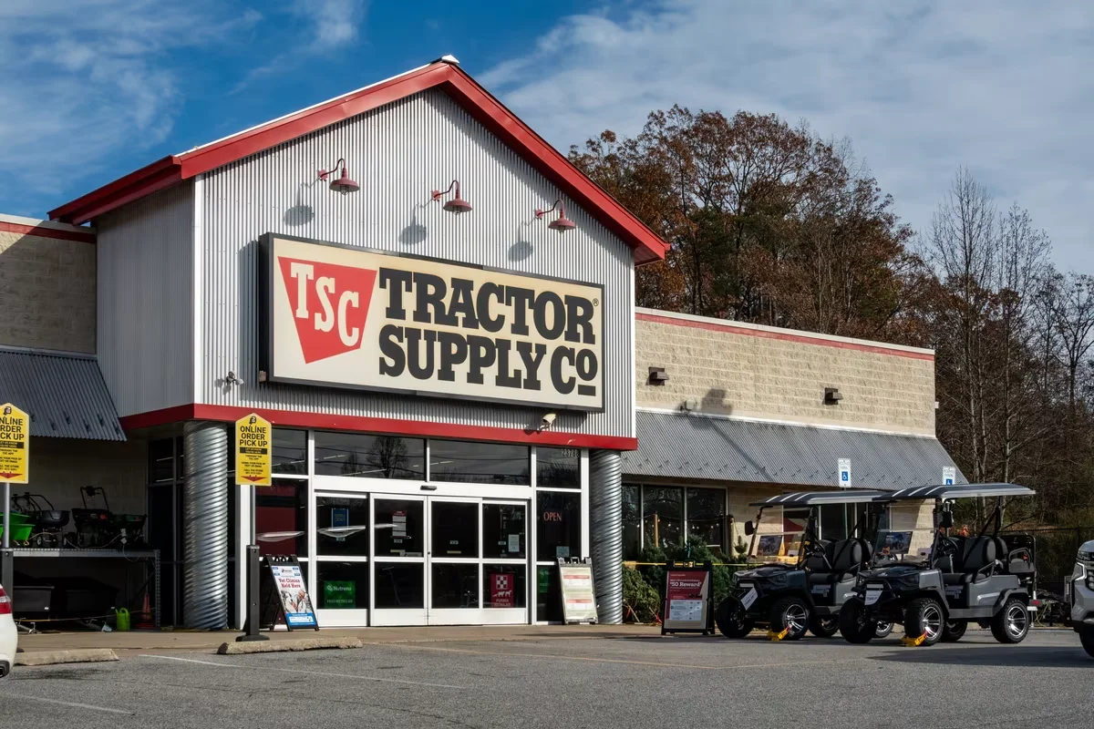 Is Tractor Supply Open New Year's Day? 2026 Holiday Hours